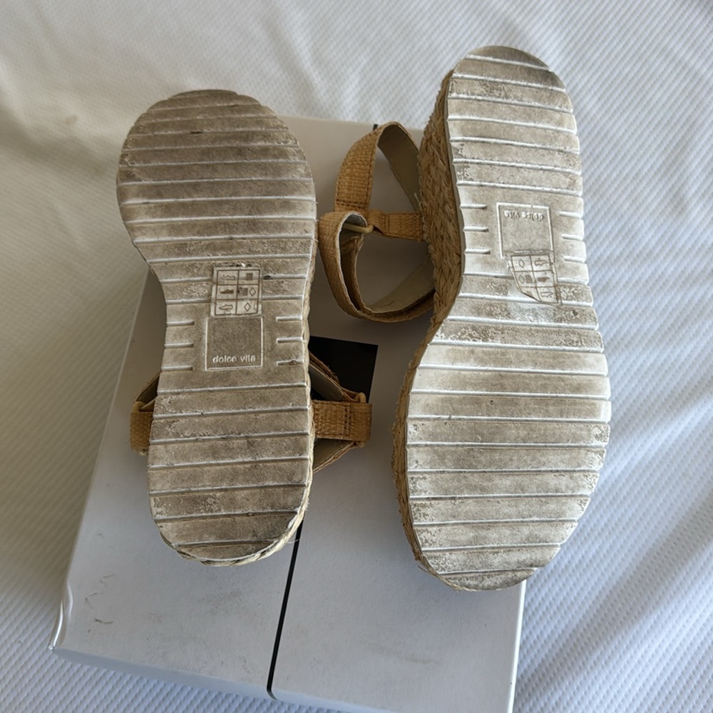 Dolce Vita Myra Light Natural Raffia Wedge Sandal. - Picture 4 of 8